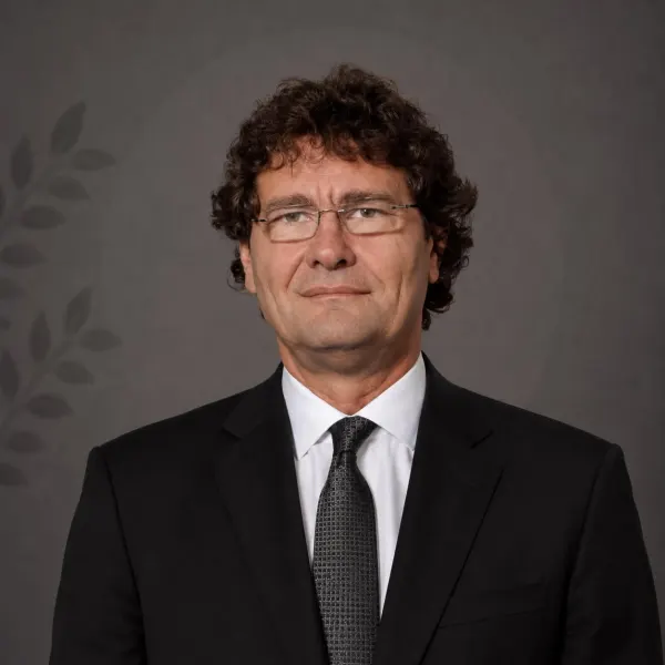 Dr. Pierre Squara